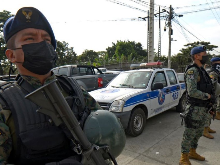 Policia rikthen kontrollin në burgun e Ekuadorit