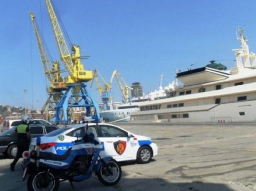 Kapen 15 klandestinë në portin e Vlorës, dyshohet se janë sirianë