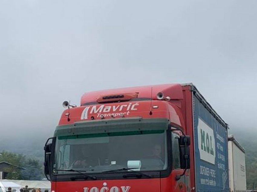 Pas 13 ditësh bllokim, kalon kamioni i parë me targa të Novi Pazarit
