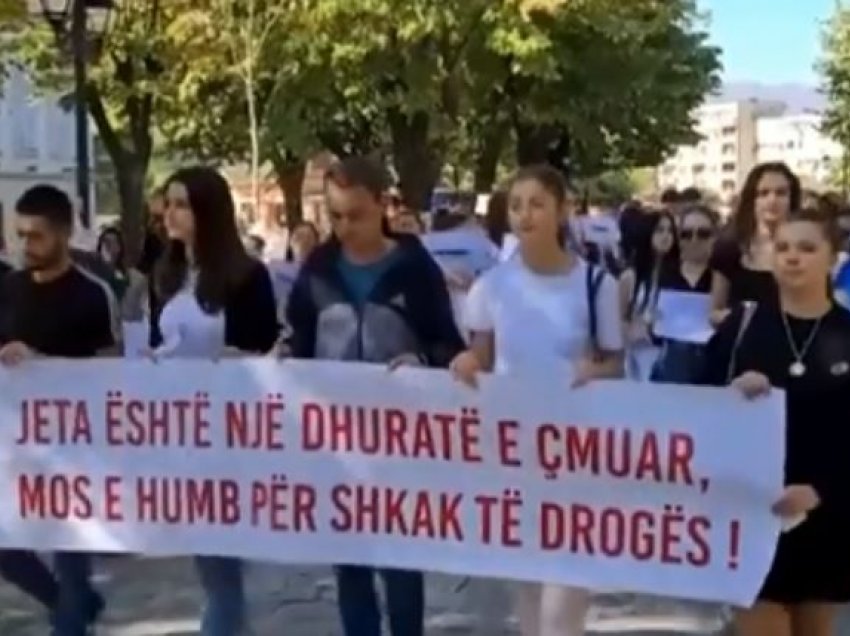 Shkodër, marshim i të rinjve kundër drogës
