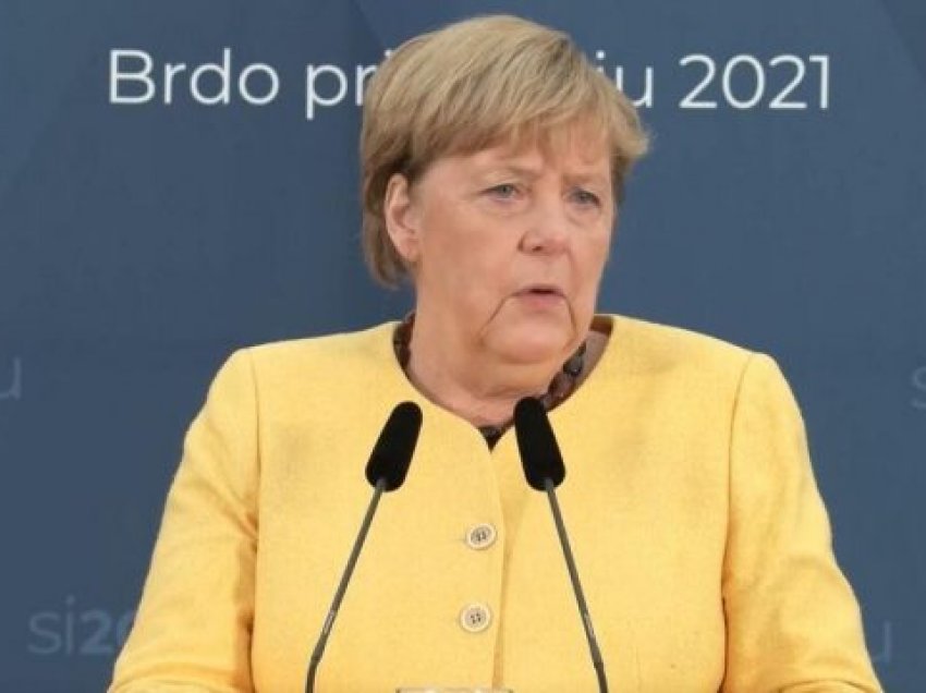 Merkel deklarohet pas takimit me Kurtin dhe Vuçiqin