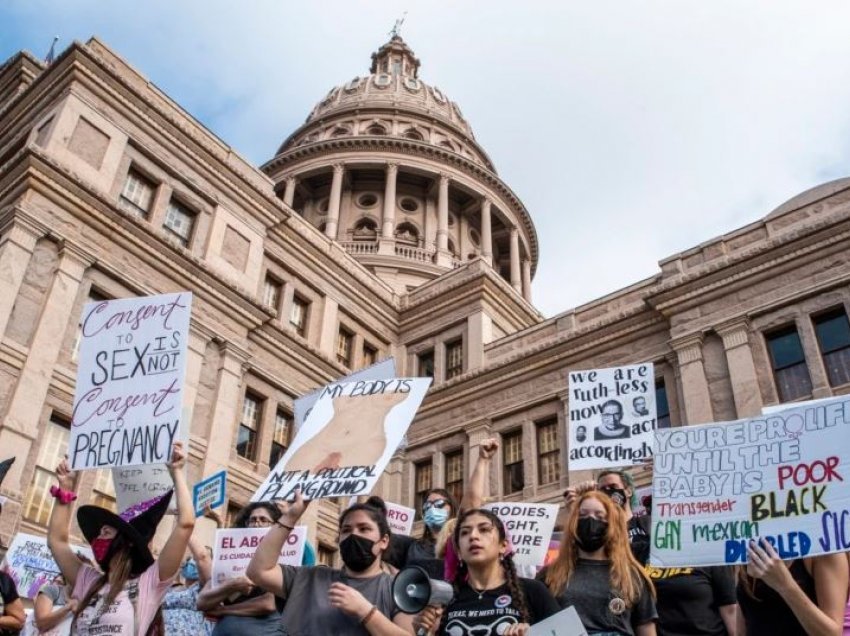 Gjykatësi urdhëron autoritetet e Teksasit të pezullojë ligjin që ndalon shumicën e aborteve