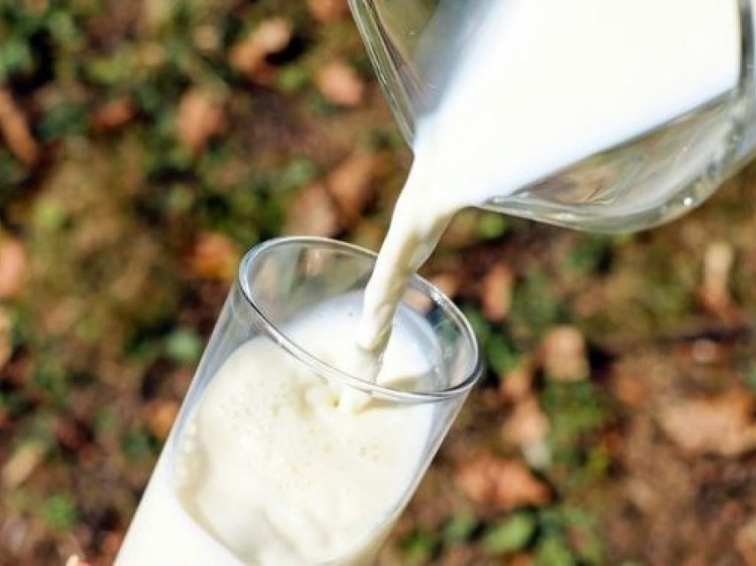Si ndihmon qumështi në rutinën tuaj për kujdesin e lëkurës?