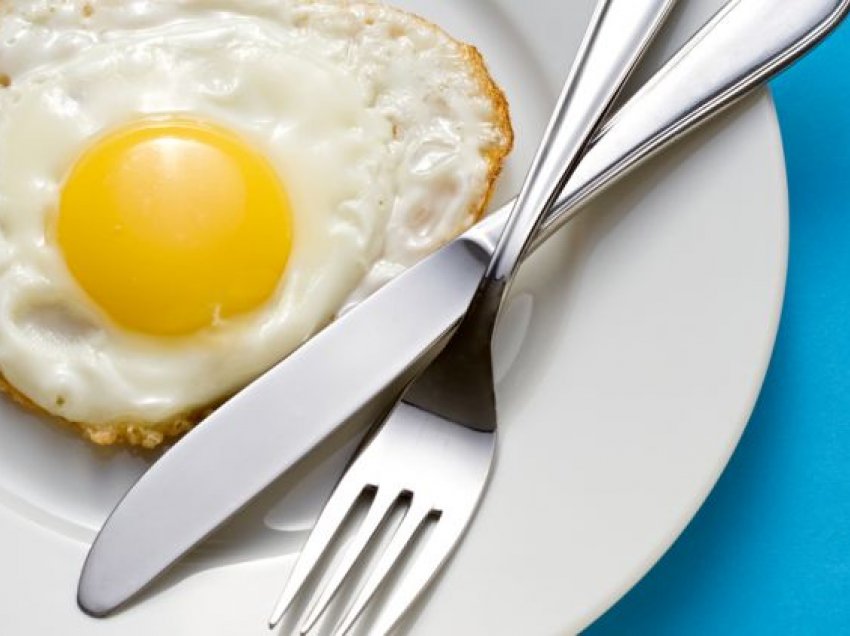 A duhet t’i ndajmë të bardhat e vezëve nga të verdhat?