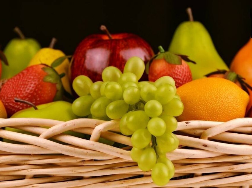 Frutat janë të shëndetshme, por kur konsiderohet e tepërt marrja e tyre?