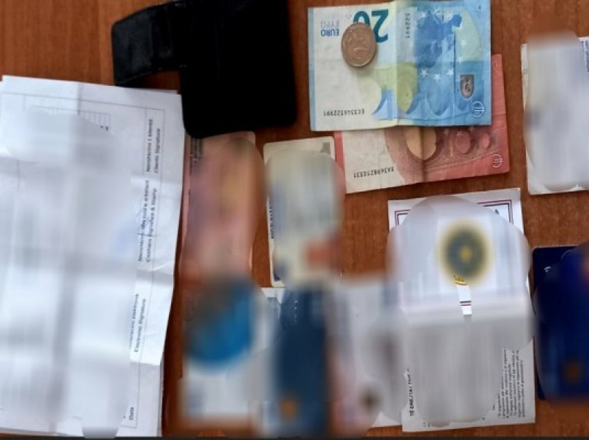 ​Qytetari nga Kaçaniku dorëzon në polici portofolin e gjetur