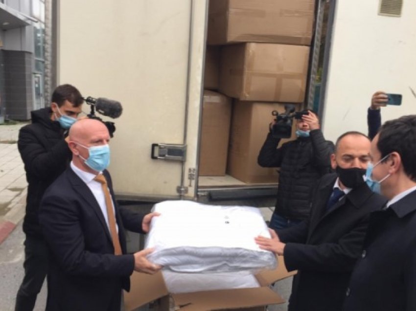 Dhurohet donacion për Spitalin e Prizrenit, Kurti e Haskuka premtojnë mbështetje për stafin shëndetësorë