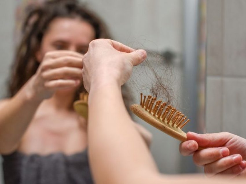 Studimi i ri tregon mundësin për të parandaluar rënien e flokëve me kalimin e moshës   