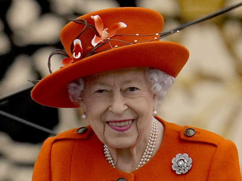 Mbretëresha Elizabeth nuk e pranon çmimin për të moshuarit: Njeriu plaket kur do vetë