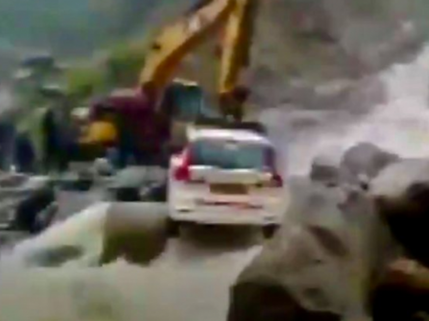 Së paku 46 të vdekur nga vërshimet në Indi