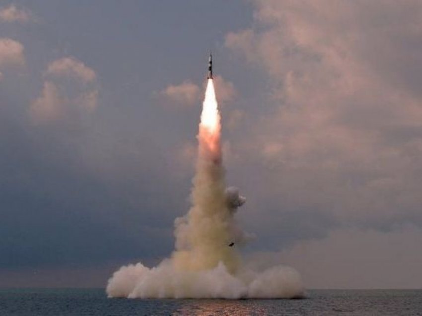 Koreja e Veriut konfirmon testimin e një rakete të re