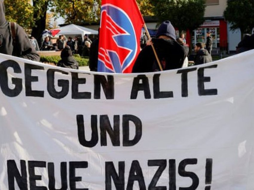 Policia gjermane ndalon ithtarët e Hitlerit, donin të sulmonin emigrantët në kufi