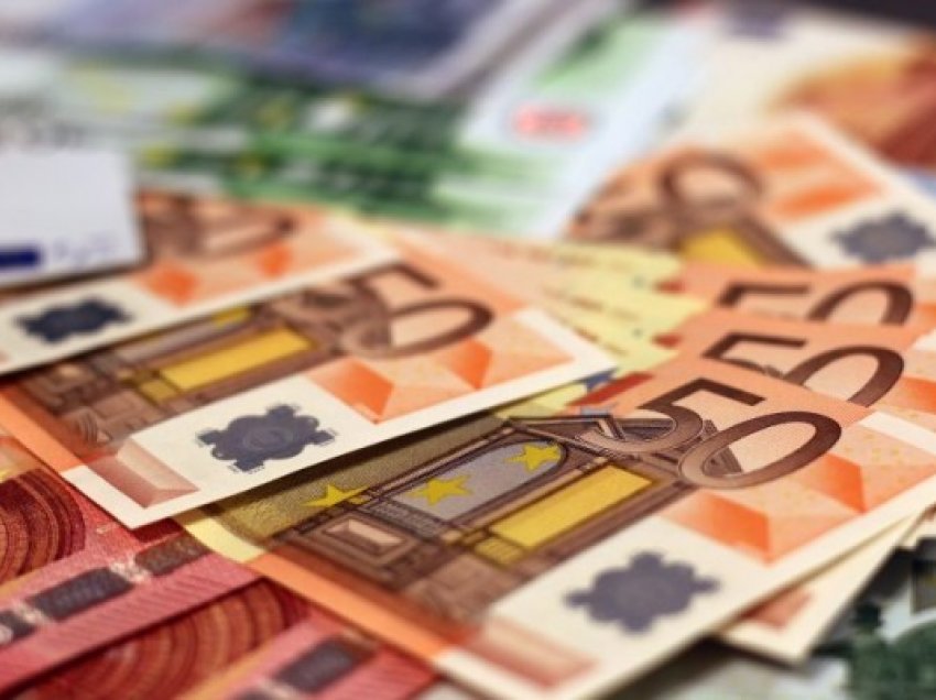 ​Bankat në eurozonë planifikojnë shtrëngimin e kritereve për dhënien e kredive