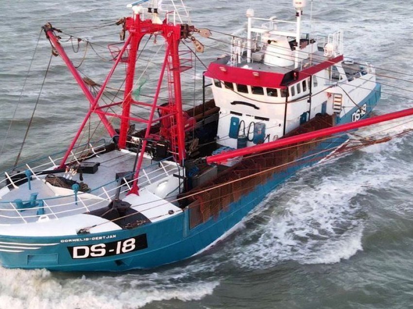 Anija britaneze ndalohet nga Franca në mes të mosmarrëveshjes për të drejtat e peshkimit