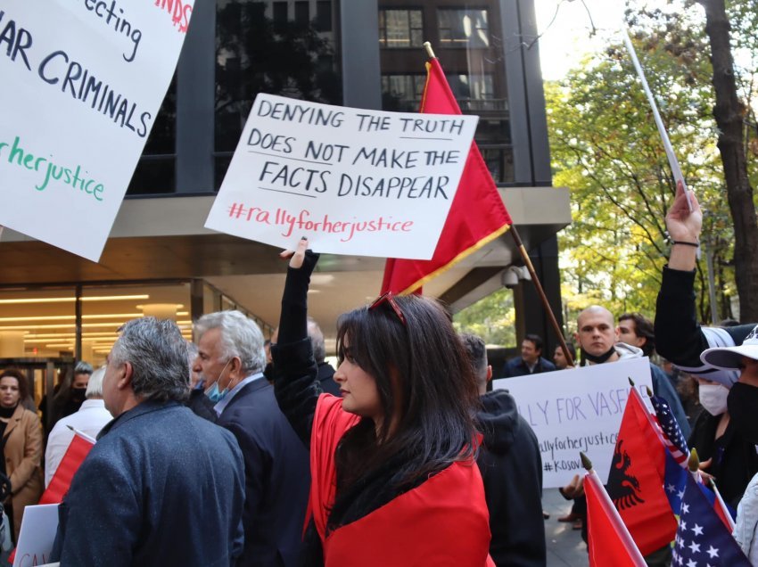 Komuniteti Shqiptar në New York, protestë para konsullatës së Serbisë: “Marsh për drejtësinë e saj”