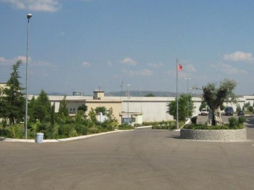 Në grevë prej katër ditësh, të dënuarit në burgun e Peqinit kërkesë Metës dhe Ministrisë së Drejtësisë