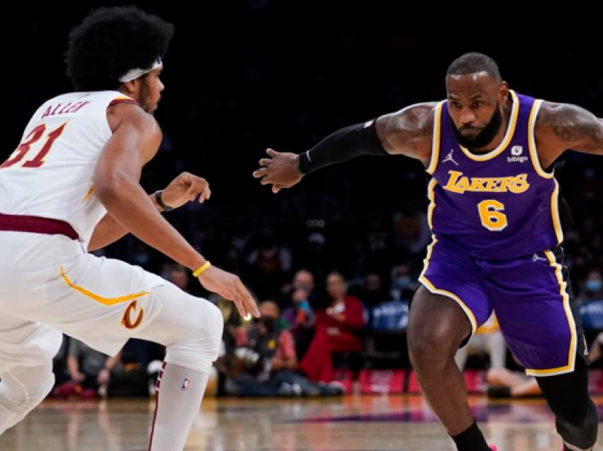 Lakers kthehen te fitorja