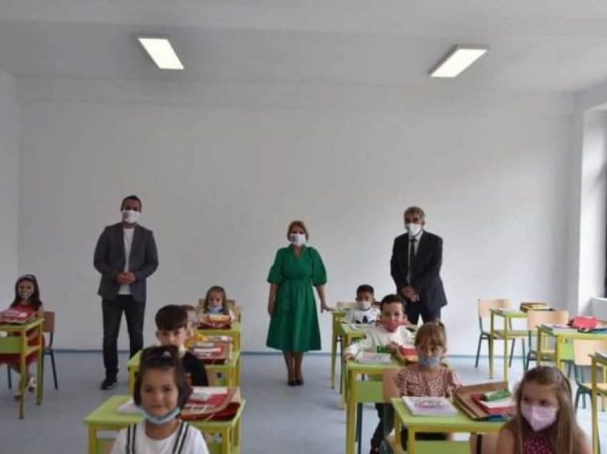 Teuta Arifi uron fillimvitin e ri shkollor