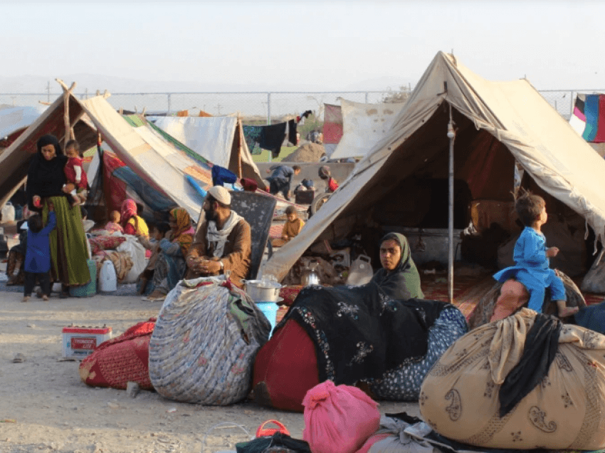 Mijëra afganë në përpjekje për t'u larguar nga vendi