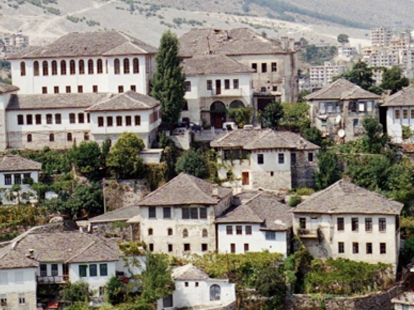 Turizëm në qytetin e gurtë, në Gjirokastër 