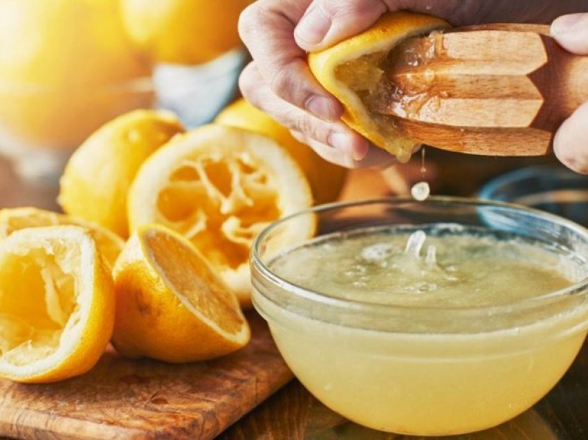 Zbuloni sasinë e duhur të lëngut të limonit që duhet të përdorni për pastrimin e veshkave
