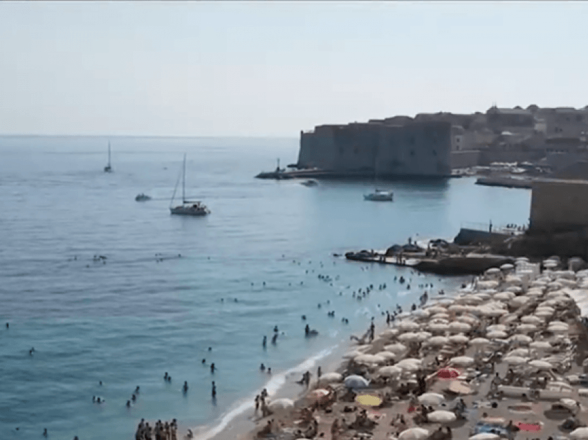 Turizmi i rikthehet normalitetit në Dubrovnik të Kroacisë 