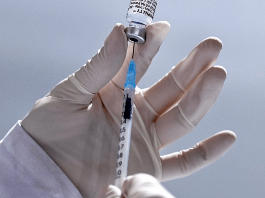 “Në Kosovë ende sillet mendimi se në vaksinë është çipi”/ Ky është fajtori për eskalimin e situatës sipas mjekut të njohur