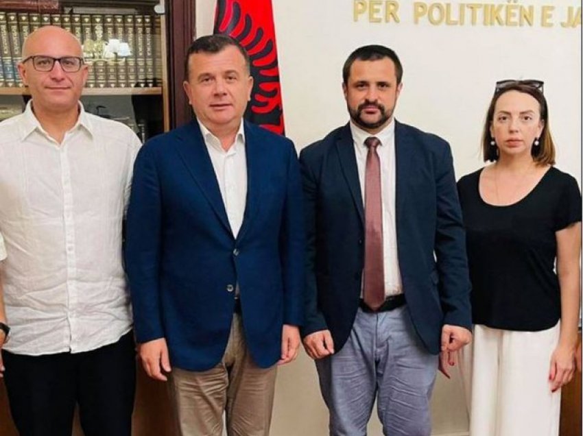Balla në takim me përfaqësues të shqiptarëve të Ukrainës