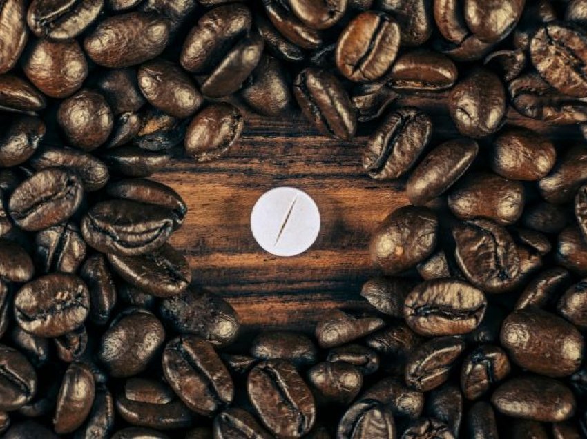 Gjashtë lloje ilaçesh që nuk duhet të merren kurrë me kafe