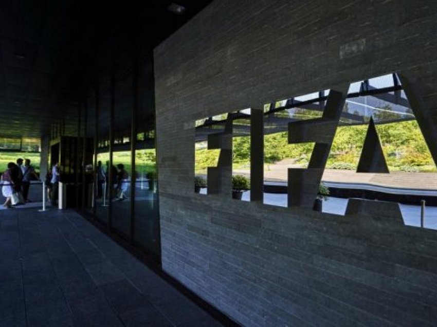 FIFA lejon futbollistët brazilianë të luajnë 