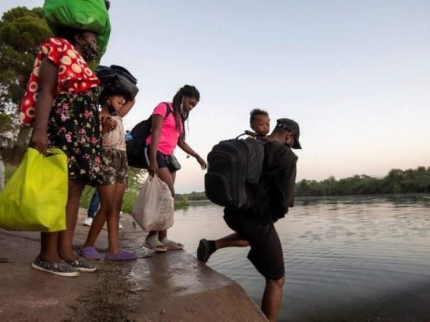 Me mijëra migrantët do të largohen nga Teksasi