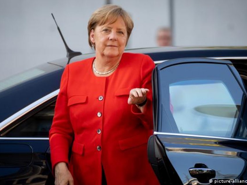 Ja si mendojnë të fuqishmit për Angela Merkelin
