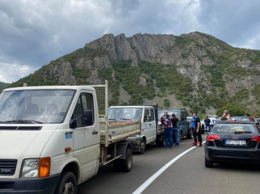 Njoftim nga MPB, qytetarët t’i evitojnë pikat kufitare në Bërnjak dhe Jarinjë