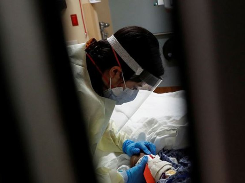 26 viktima dhe më shumë se 2 mijë të infektuar me Covid në Greqi
