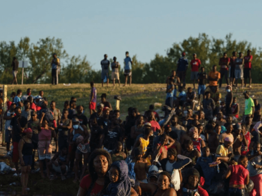 Pikëpyetje mbi qëndrimin e administratës Biden ndaj migrantëve haitianë