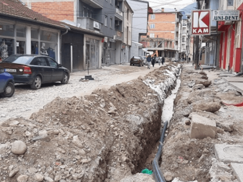 Për shkak të ndërtimeve në rrugë, vështirësohet rruga për në Spitalin e Tetovës