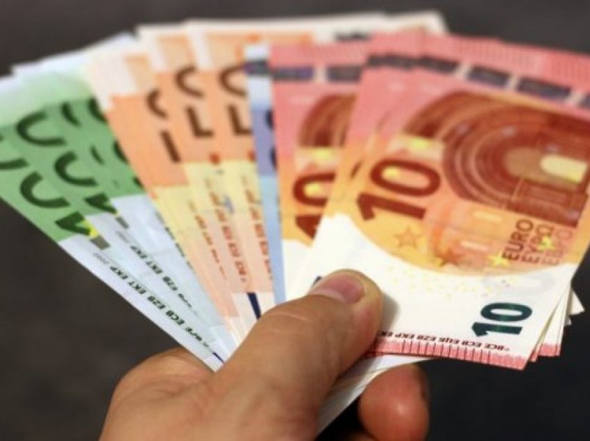 Planifikohet shtrëngimi i kritereve për dhënien e kredive nga bankat në eurozonë