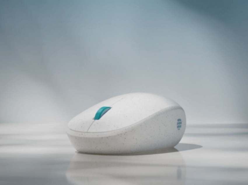 Microsoft prodhoi një mouse wireless nga plastika e ricikluar