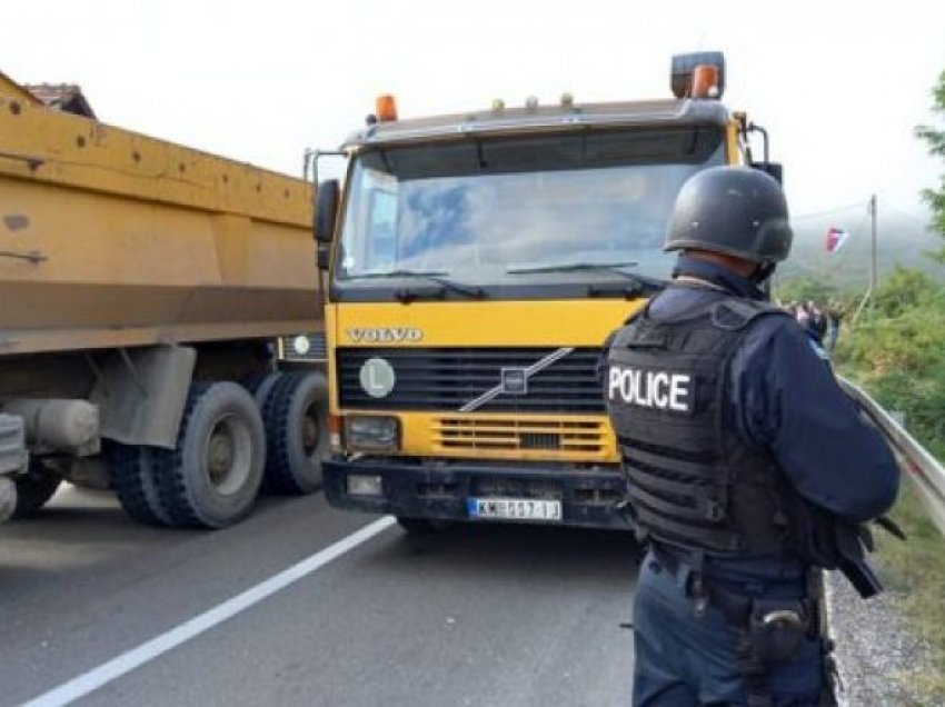 Njëri nga dy kamionët e larguar nga kolona në Bërnjak, ishte i një shqiptari që ishte bllokuar