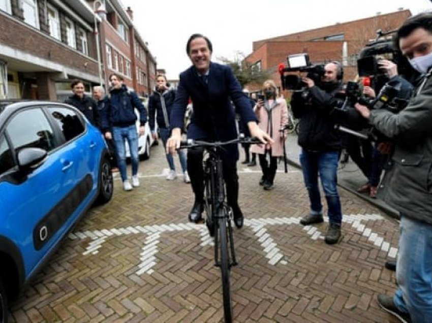 Siguri shtesë për kryeministrin që shkon me biçikletë në punë – shkak, “kërcënimi nga kriminelët e drogës”