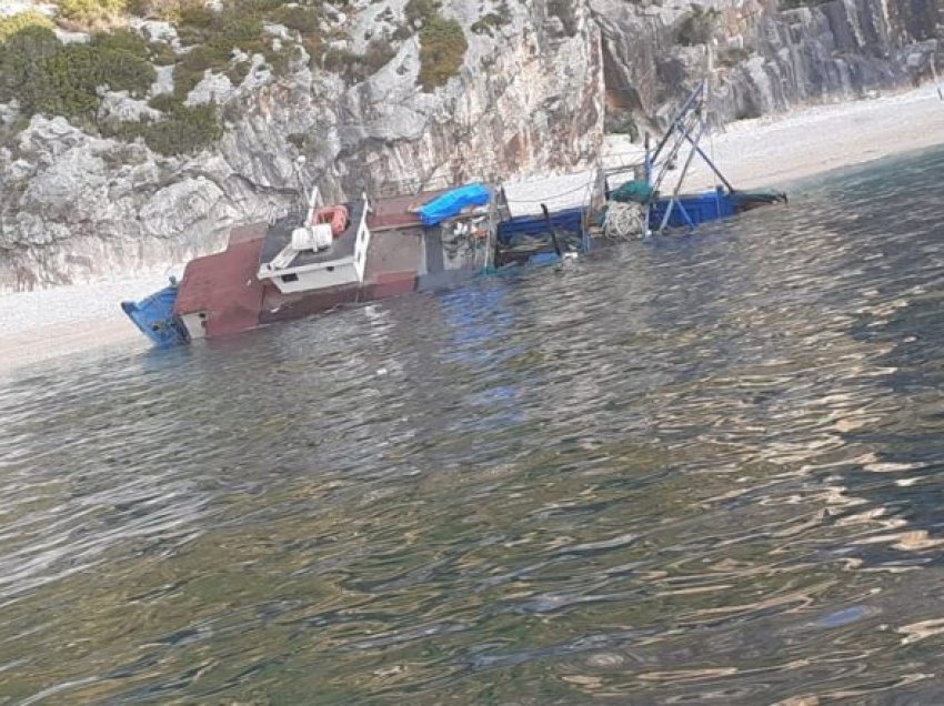 Mbytet peshkarexha në Gjirin e Gramës, shpëtojnë 4 personat në bord