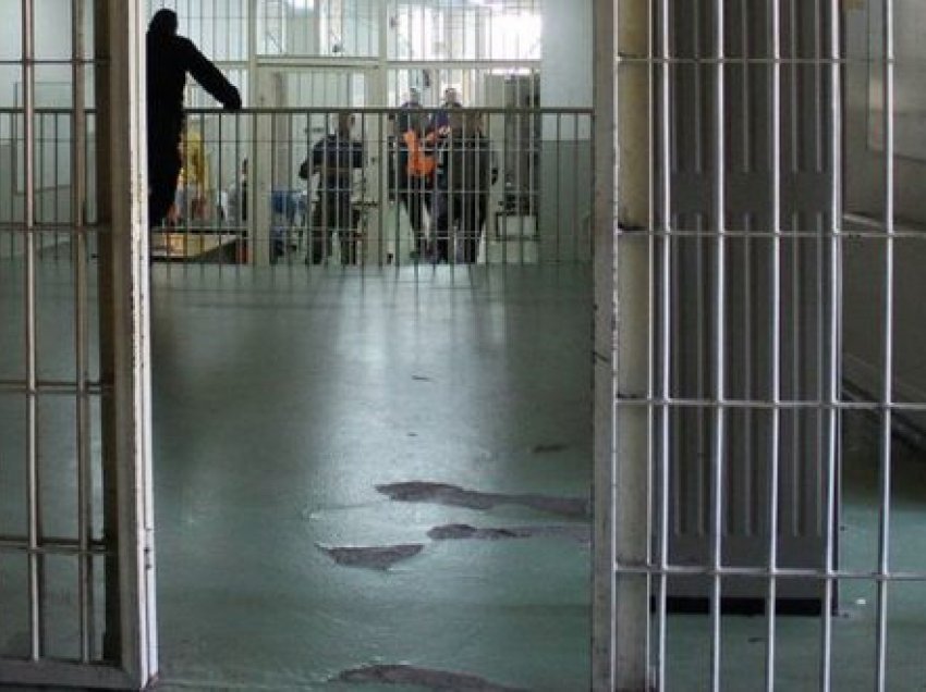 Falsifikonin ditët e punësimit në burgun e Elbasanit, arrestohen dy zyrtarët