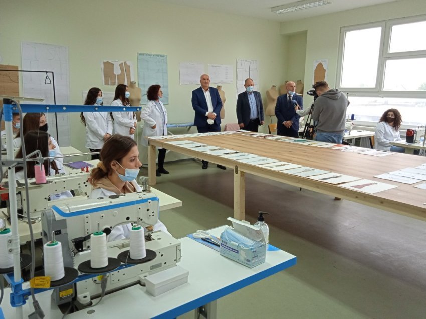 Shkolla e Mesme Profesonale “Jonuz Zejnullahu” u bë me kabinet të rrobaqepësisë