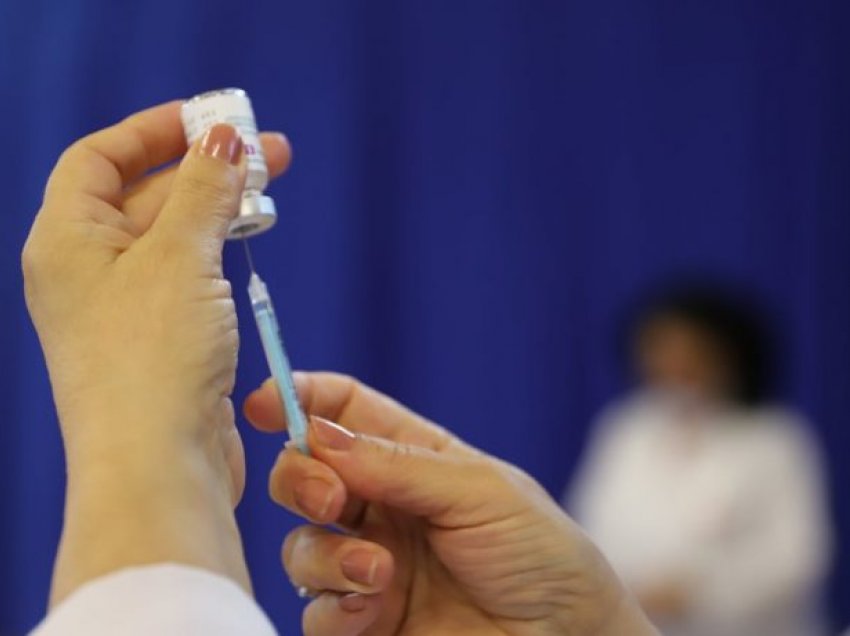 Studimi britanik: Vaksinat e gripit dhe COVID-19 mund të merren njëkohësisht