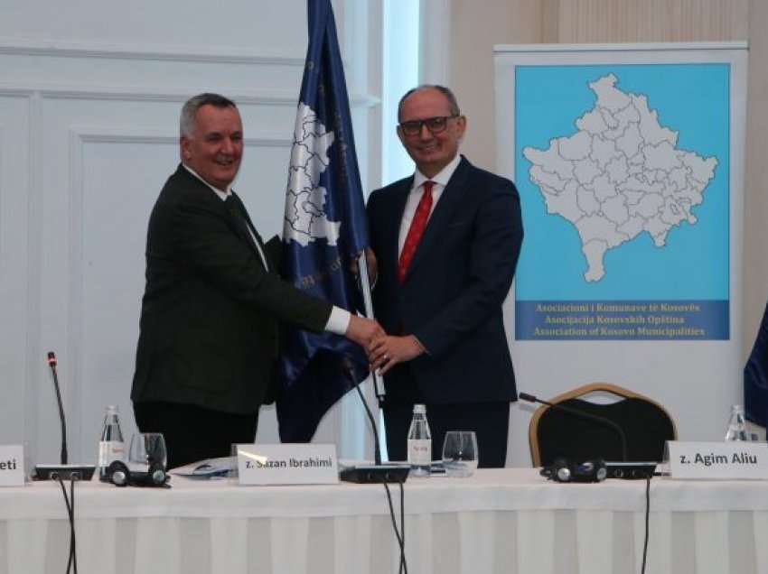 Agim Aliu zgjidhet kryetari i ri i Asociacionit të Komunave të Kosovës
