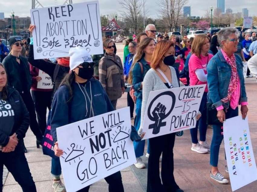 Oklahoma, ligjvënësit miratojnë ligjin që e bën abortin të paligjshëm