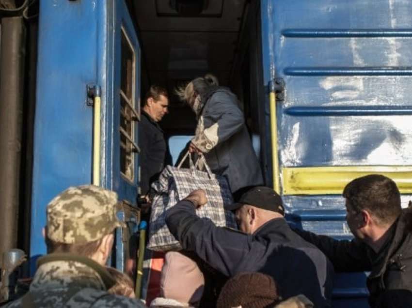 Stacioni hekurudhor në Ukrainën lindore është goditur me raketa
