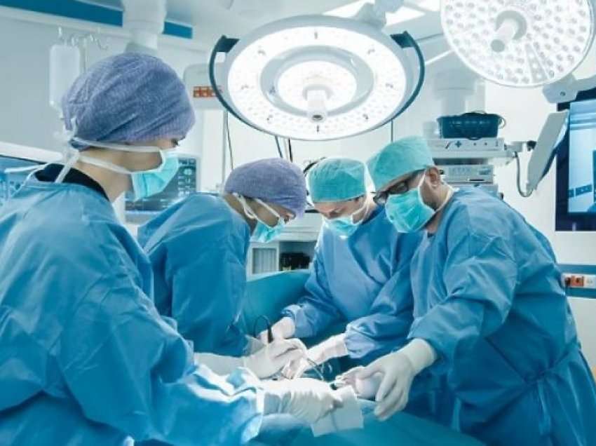 Studimi zbulon se muzika rok nëpër sallat e operacionit, i bën kirurgët më të shpejtë dhe preciz