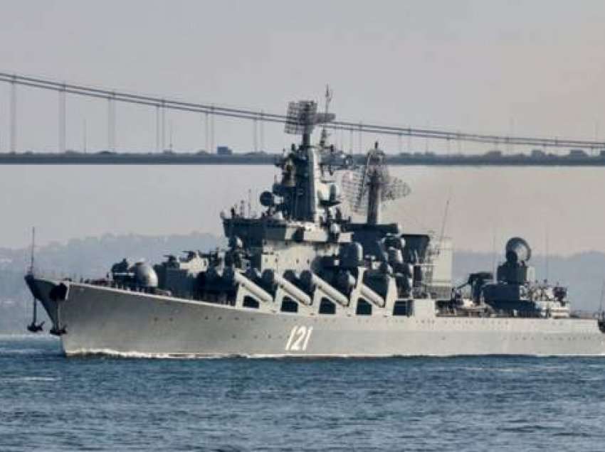 Kjo është anija ruse 12 mijë tonëshe që urdhëron lëshimin e raketave