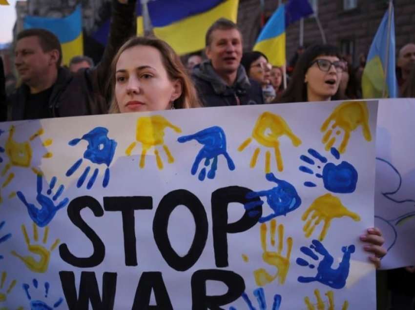 Përpjekjet e Kremlinit për të heshtur protestat e luftës